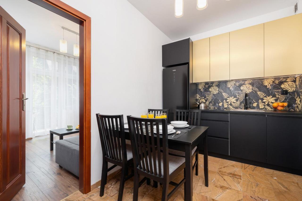 Apartments On Krupowki Street With Mountain View By Noclegi Renters Zakopane Exterior foto